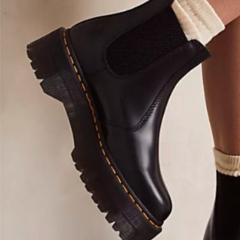 DR. MARTENS 2976 Quad Platform Black Womens Chelsea Boots